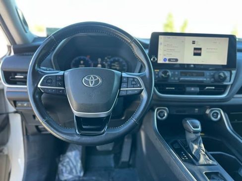 Used 2024 Toyota Grand Highlander Limited image 9
