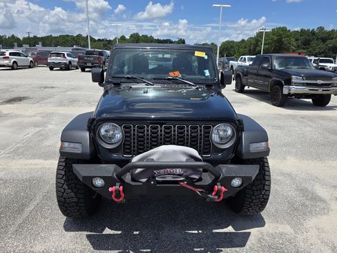 Used 2025 Jeep Wrangler Unlimited Sport AWD/4WD image 2