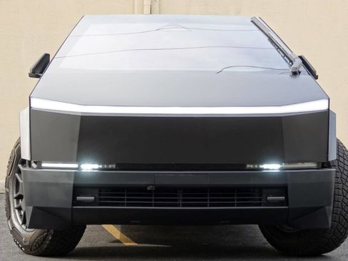 Used 2024 Tesla Cybertruck AWD Crew Cab image 22