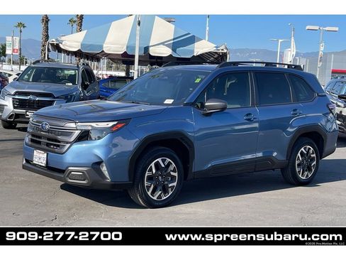 Used 2025 Subaru Forester Premium image 1