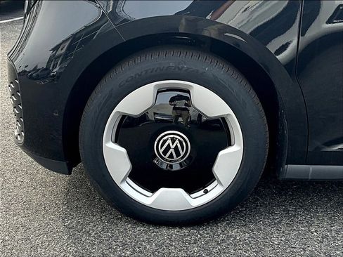 New 2025 Volkswagen ID. Buzz Pro S RWD image 8