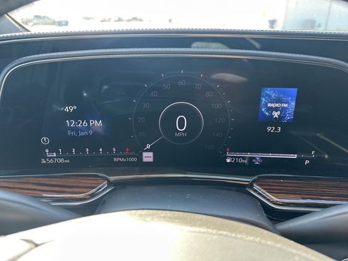 Used 2023 Cadillac Escalade ESV Premium Luxury image 15