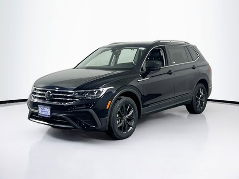 Used 2022 Volkswagen Tiguan SE AWD/4WD image 1