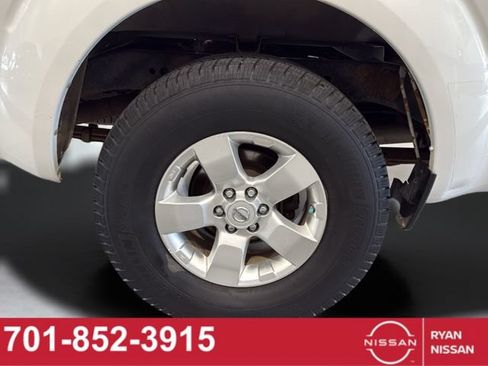 Used 2013 Nissan Frontier SV AWD/4WD image 10