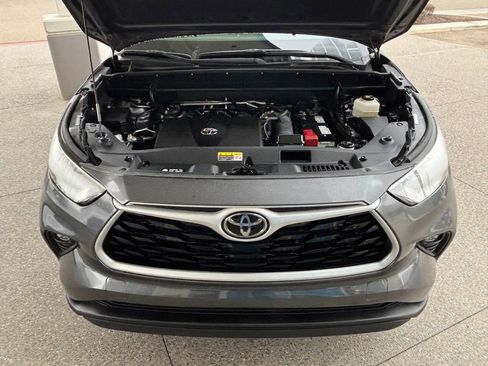 Used 2022 Toyota Highlander LE image 32