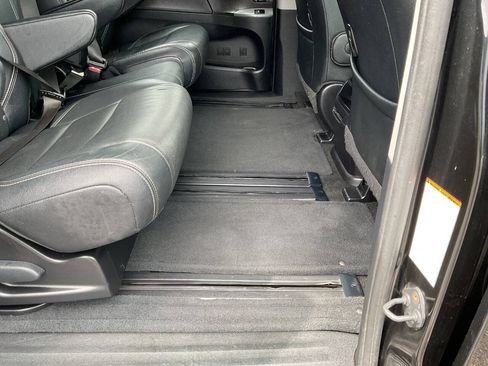 Used 2015 Toyota Sienna SE FWD image 40