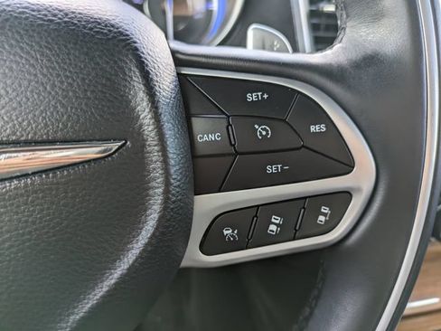 Used 2018 Chrysler 300 C w/ Sun, Sound & Nav Package RWD image 28