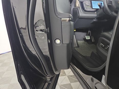 Used 2024 Rivian R1S Adventure AWD/4WD image 32