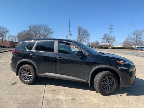 Used 2024 Nissan Rogue S image 5