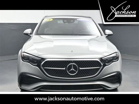 Used 2025 Mercedes-Benz E 350 Sedan image 3