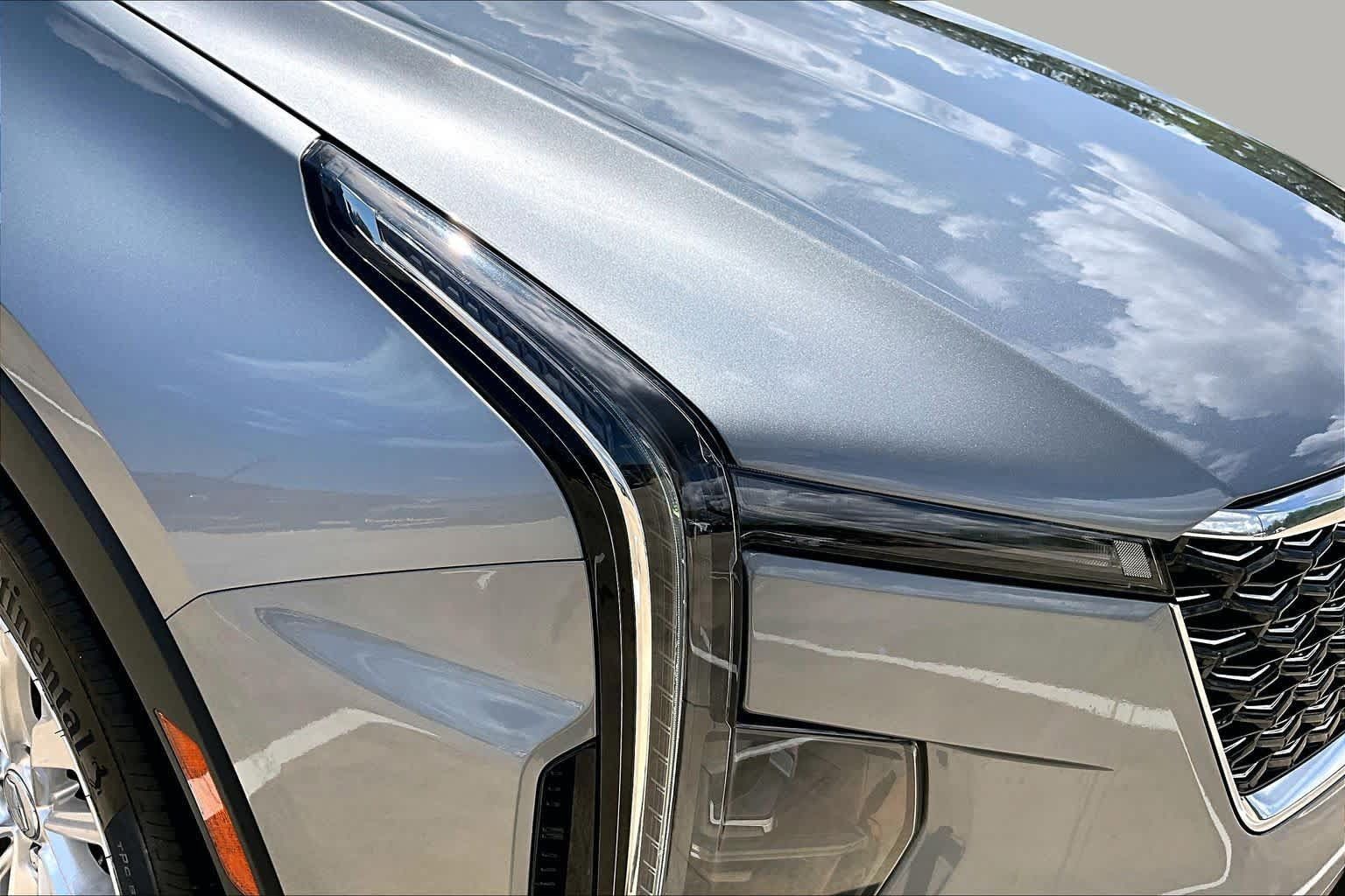 Used 2024 Cadillac XT4 Luxury w/ Cold Weather Package FWD image 28