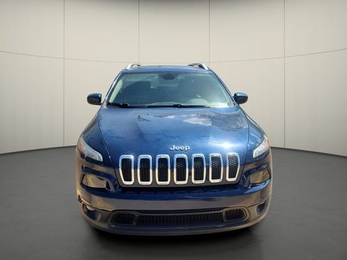 Used 2018 Jeep Cherokee Latitude Plus FWD image 2