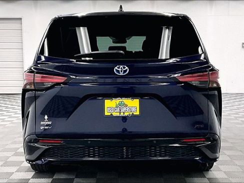 Used 2025 Toyota Sienna XSE FWD image 5