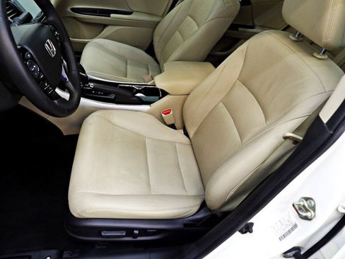 Used 2017 Honda Accord Touring image 18