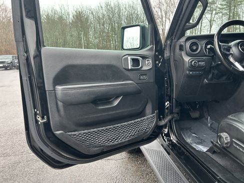 Used 2022 Jeep Wrangler Unlimited Sahara w/ Cold Weather Group image 18