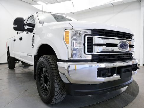 Used 2017 Ford F350 XLT w/ FX4 4x4 Off Road Package image 40