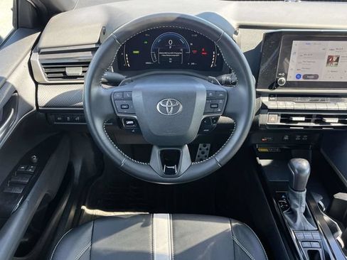 Used 2025 Toyota Camry SE FWD image 17