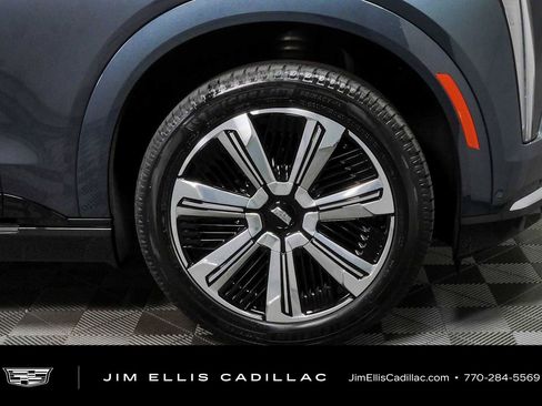 Certified 2025 Cadillac Escalade IQ Luxury 2 w/ LPO, Premium Carpet Package AWD/4WD image 40