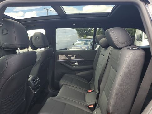 New 2026 Mercedes-Benz GLS 580 4MATIC image 12