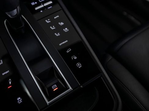 Used 2023 Porsche Macan AWD/4WD image 34