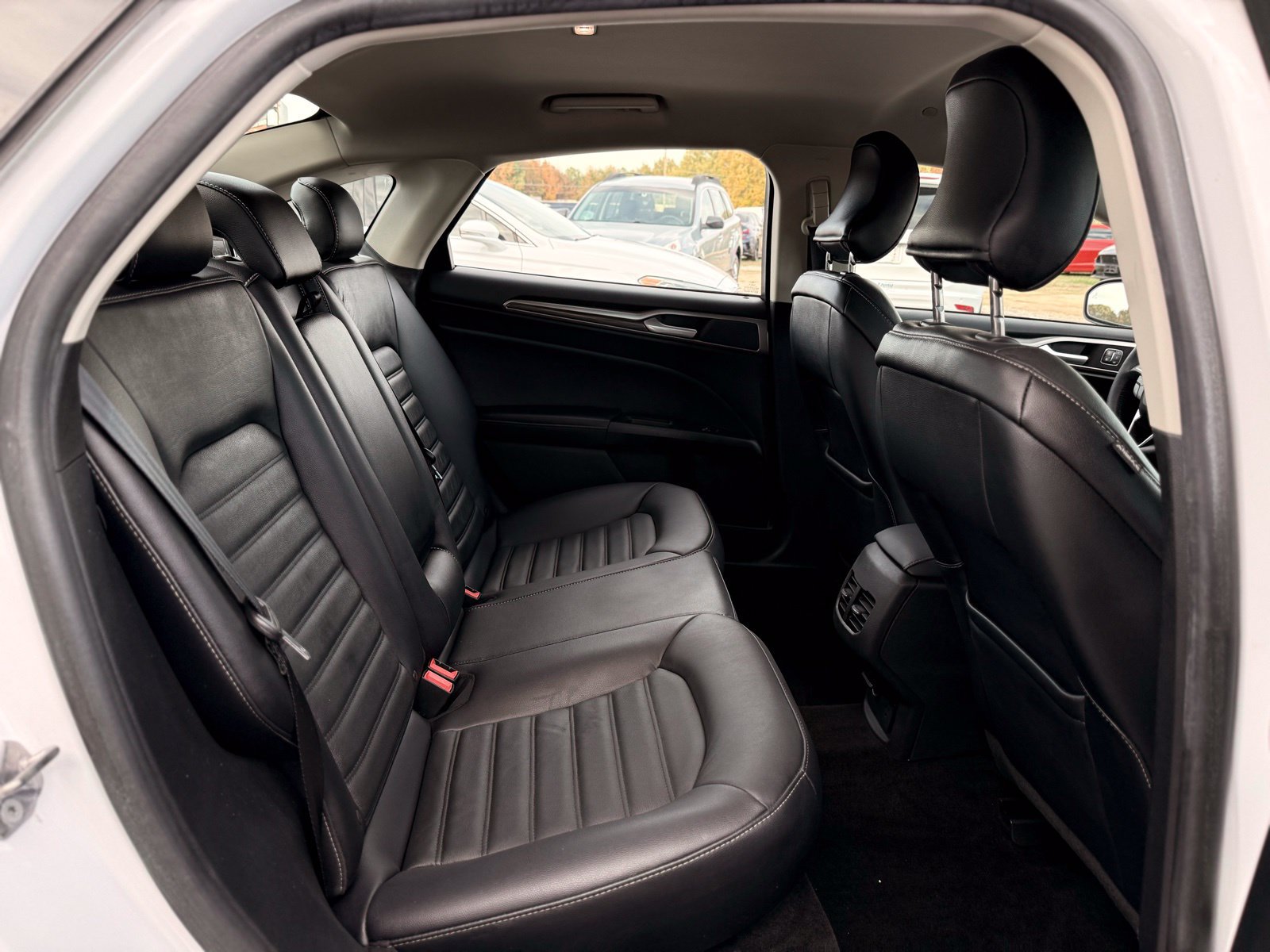 Used 2018 Ford Fusion SE w/ Equipment Group 602A FWD image 18