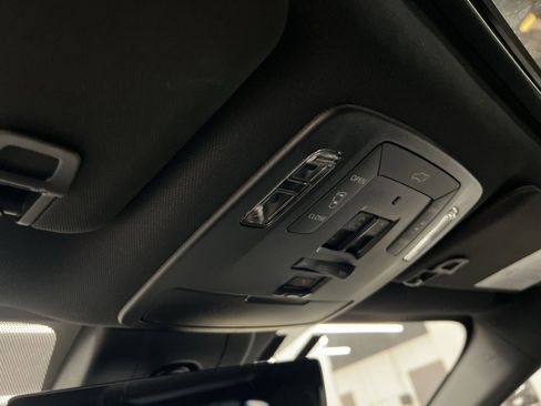 Used 2025 Toyota Sienna Platinum image 29