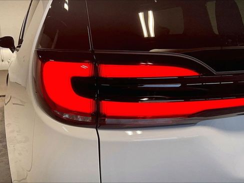 New 2026 Chrysler Pacifica Limited w/ S Appearance Package image 40