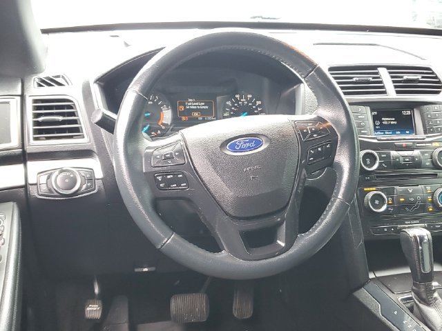 Used 2017 Ford Explorer XLT AWD/4WD image 12