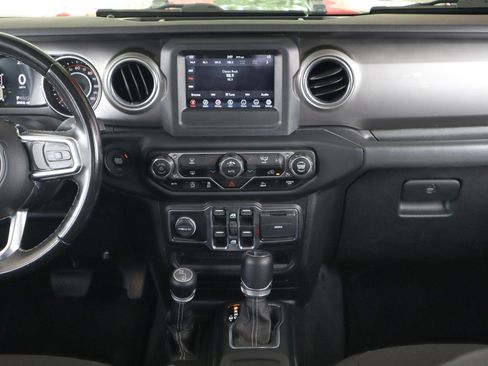 Used 2020 Jeep Gladiator Overland w/ Trailer Tow Package AWD/4WD image 17
