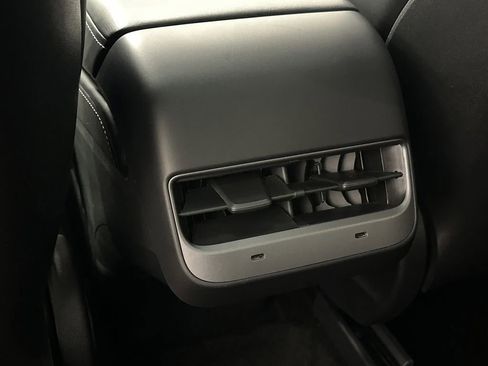 Used 2021 Tesla Model Y Long Range image 25