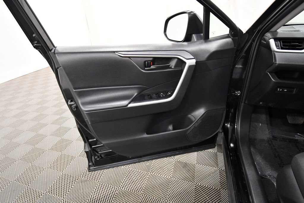 Used 2022 Toyota RAV4 LE AWD/4WD image 13