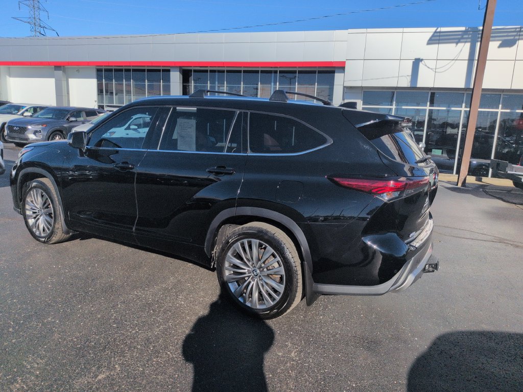 Used 2022 Toyota Highlander Platinum AWD/4WD image 3