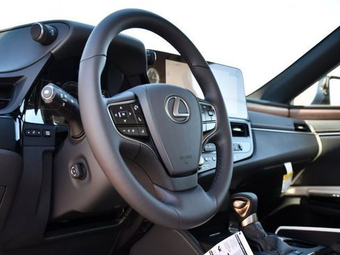 New 2025 Lexus ES 300h w/ Premium Package image 11