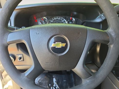 Used 2020 Chevrolet Express 2500 RWD image 12