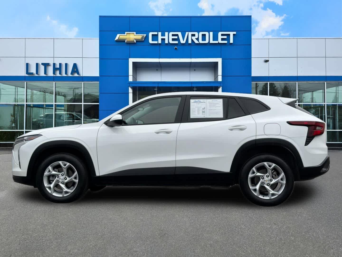 Used 2024 Chevrolet Trax LS w/ LS Convenience Package FWD image 5