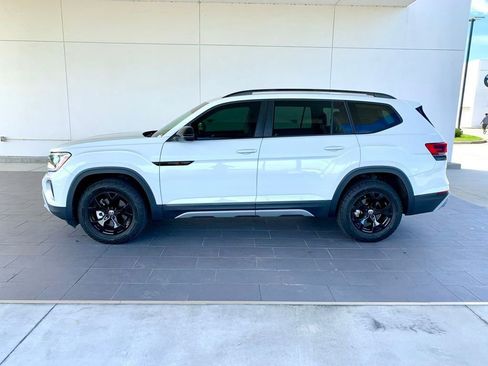 Used 2024 Volkswagen Atlas Peak Edition SE image 8
