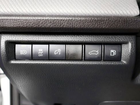 Used 2025 Toyota Camry SE AWD/4WD image 42