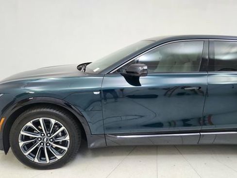 Used 2024 Cadillac Lyriq Sport image 4