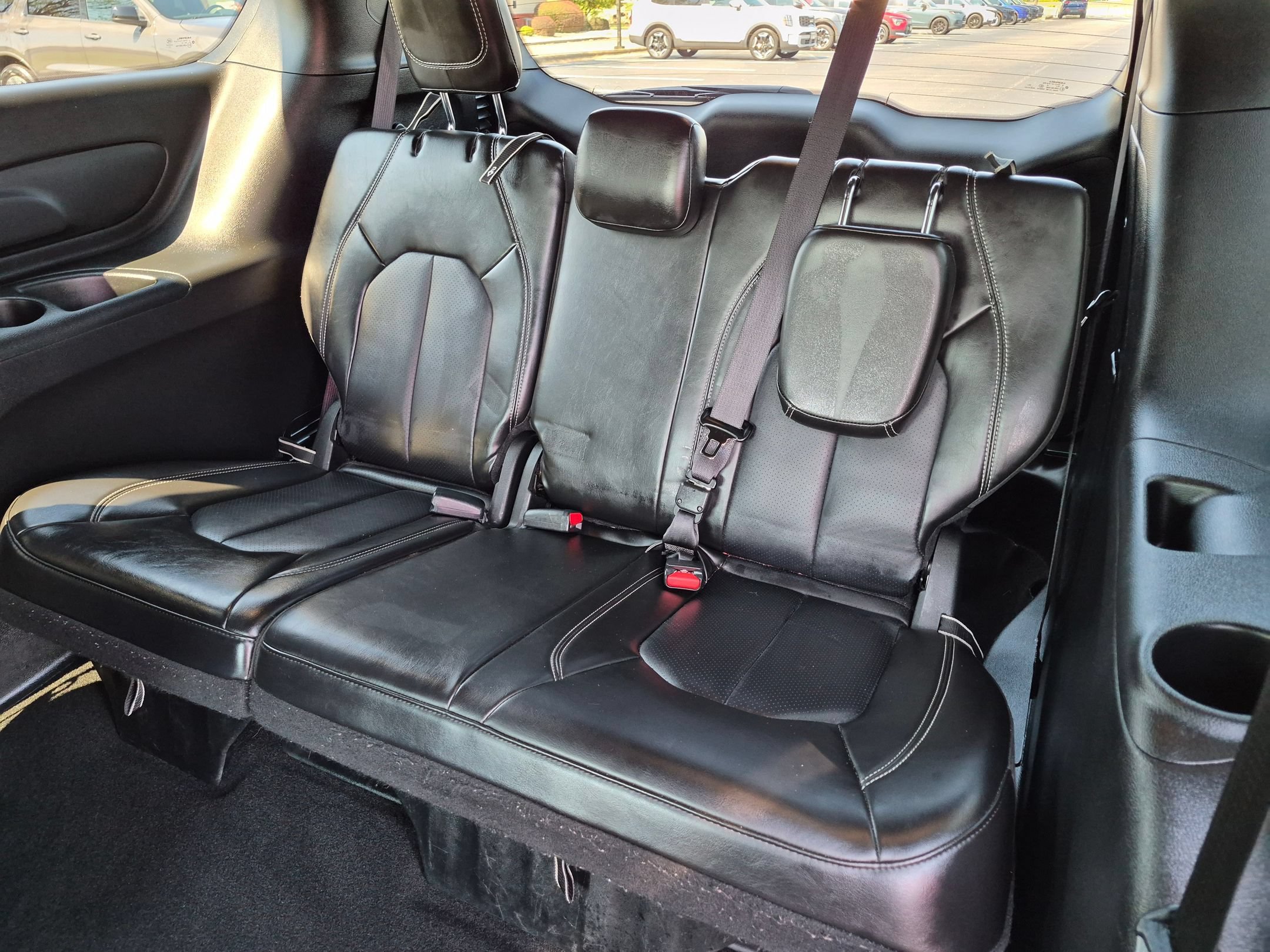 Used 2025 Chrysler Pacifica Select FWD image 26