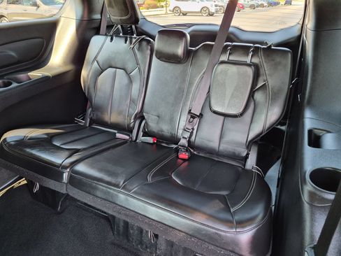 Used 2025 Chrysler Pacifica Select FWD image 26