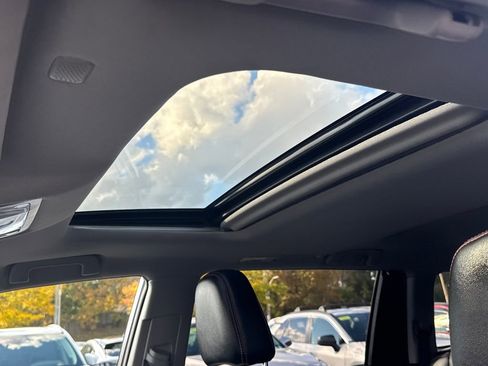 Used 2019 Toyota Highlander SE image 18