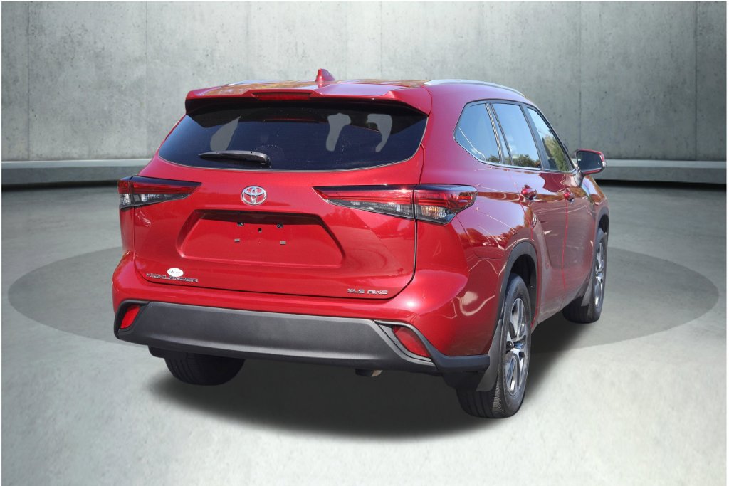 Used 2023 Toyota Highlander XLE AWD/4WD image 31