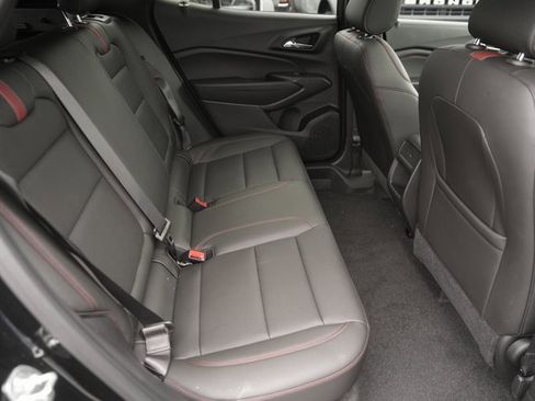 Used 2025 Chevrolet Trax RS w/ Sunroof Package image 16