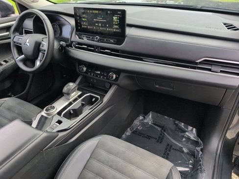Used 2025 Mitsubishi Outlander SE FWD image 33