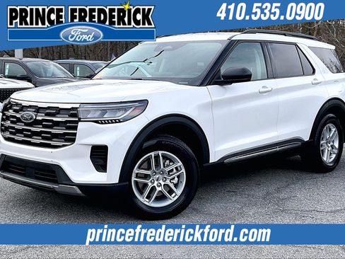 Used 2025 Ford Explorer Active image 3