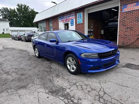 Used 2021 Dodge Charger SXT image 3