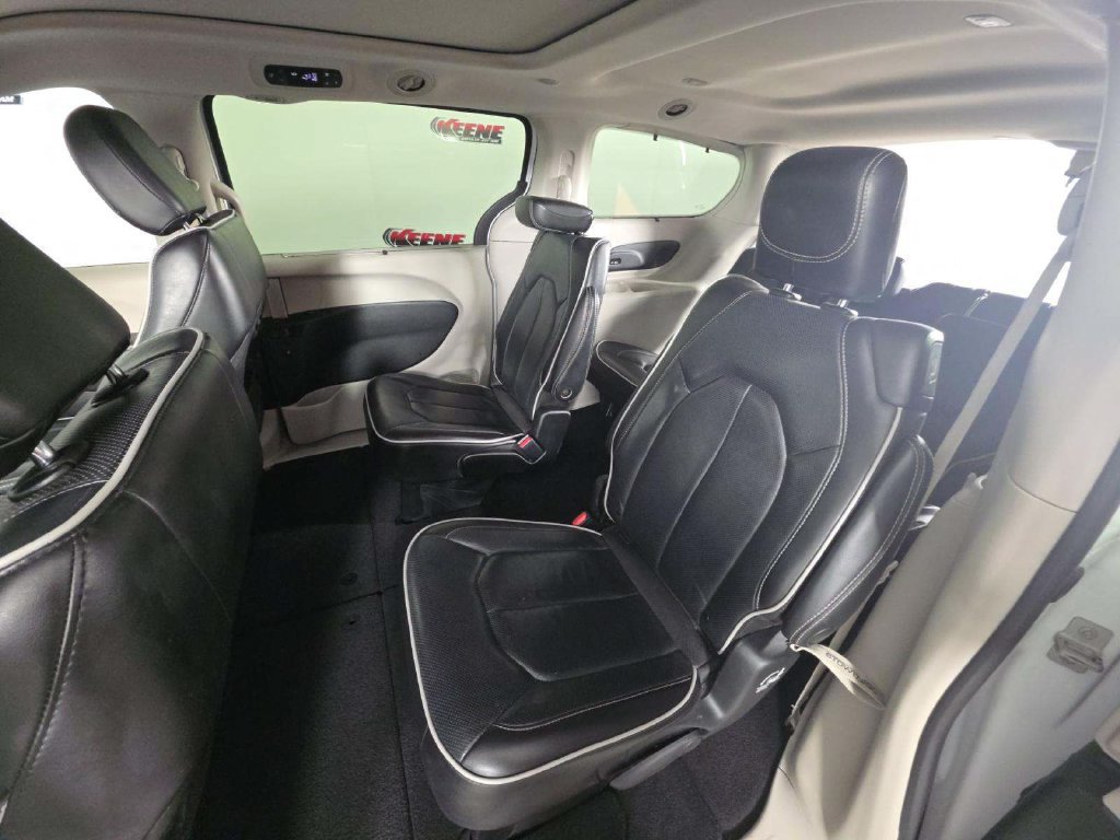 Used 2023 Chrysler Pacifica Limited FWD image 6
