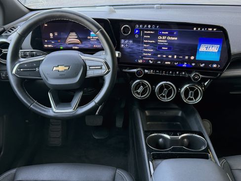 Used 2024 Chevrolet Blazer EV LT AWD/4WD image 15