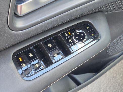 Used 2023 Nissan Ariya AWD image 23