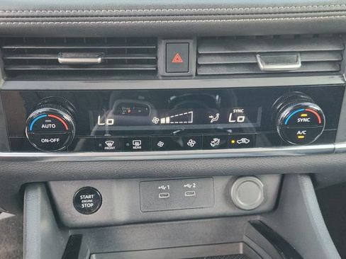 Used 2024 Nissan Rogue SV FWD image 20